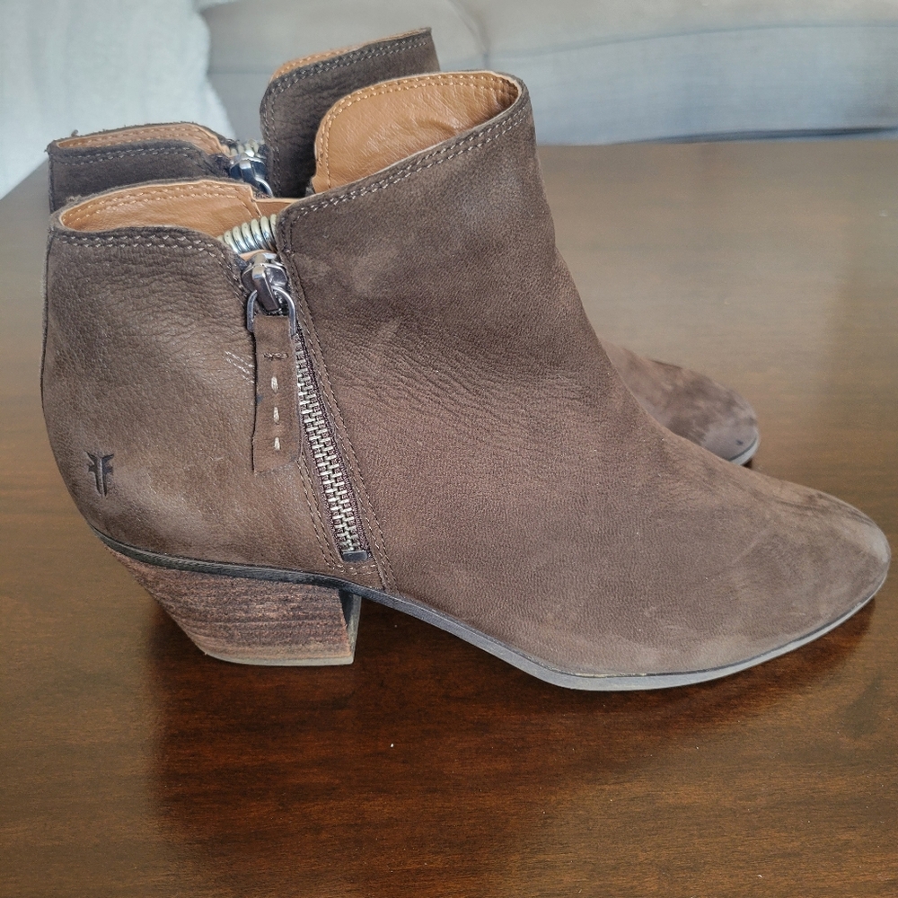 Frye Judy Brown Suede Leather Booties Double Zip Ankle Boot Size 9